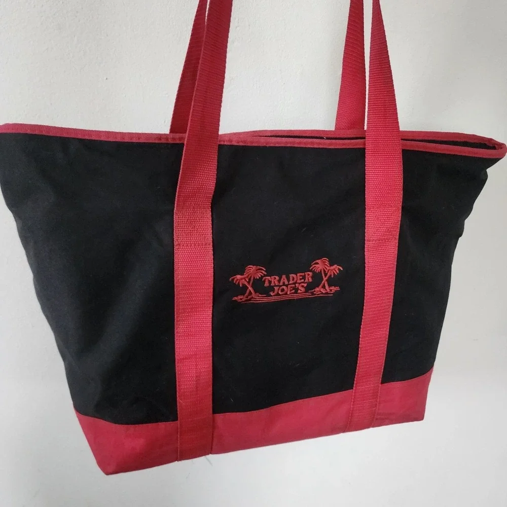 Trader Joes LG Reusable Insulated Collapsible Cooler Bag Red Black w/palm tree